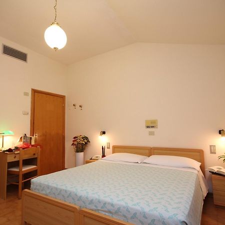 קיאנצ'נו טרמה Hotel Villa Luca חדר תמונה