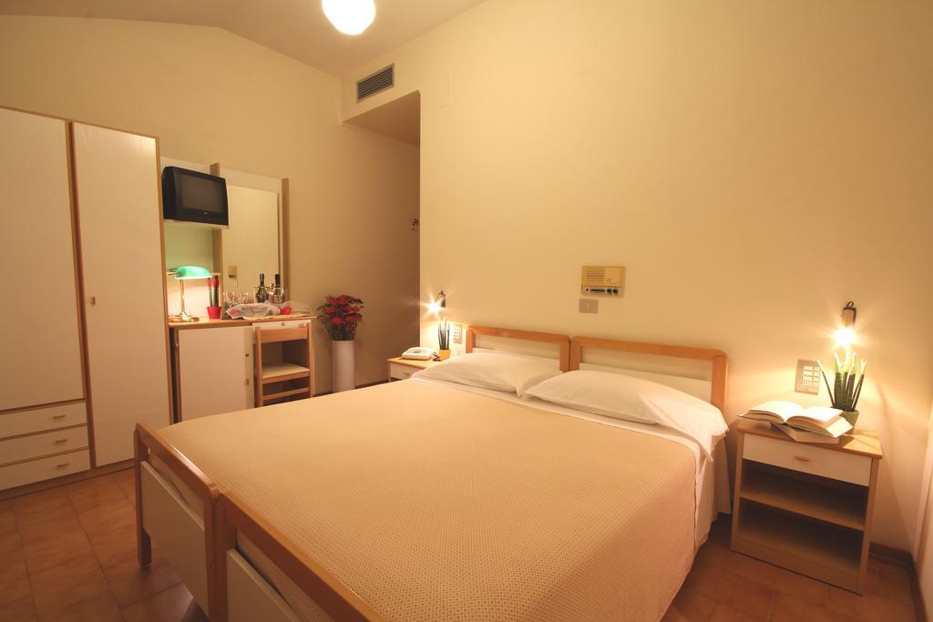 קיאנצ'נו טרמה Hotel Villa Luca חדר תמונה